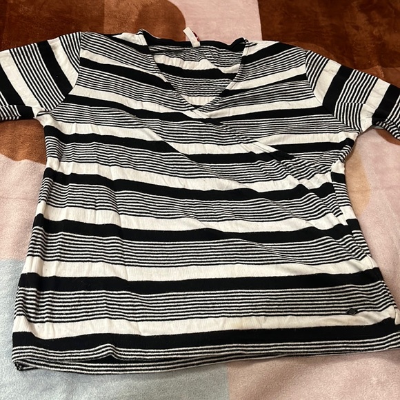 Ladies top - Picture 1 of 3